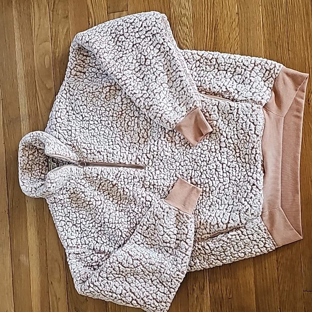 Express One Eleven Teddy Bear Tan Fuzzy Sherpa Sweater Sweatshirt Womens Size XS - Picture 2 of 12